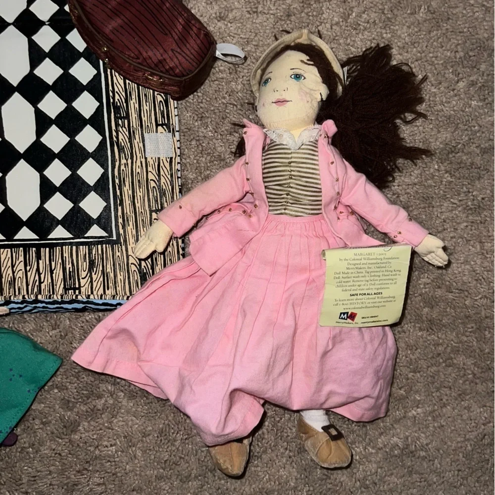 Vintage Colonial Williamsburg Cloth Fabric Dollhouse with Furniture and Dolls